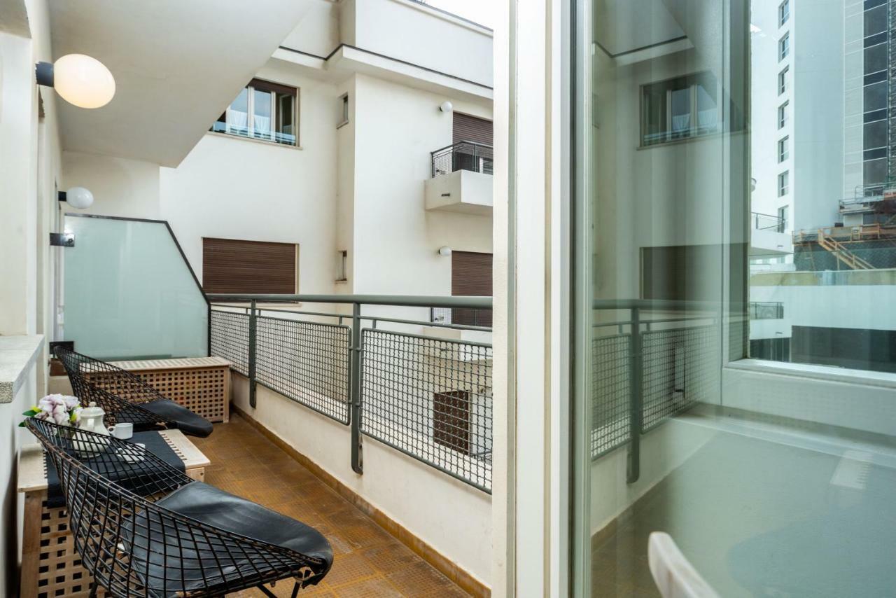 Beside The Beach W Balcony By Sea N' Rent Tel Aviv