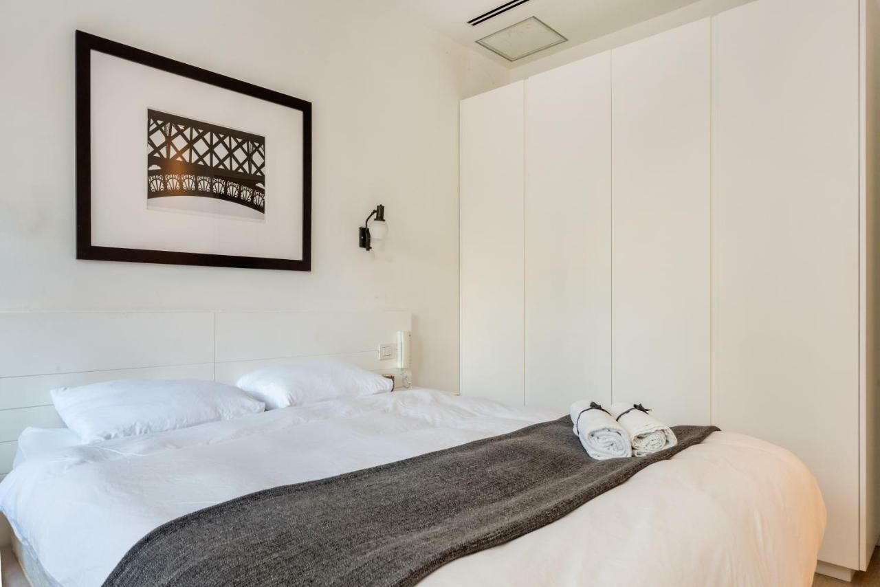 Beside The Beach W Balcony By Sea N' Rent Tel Aviv