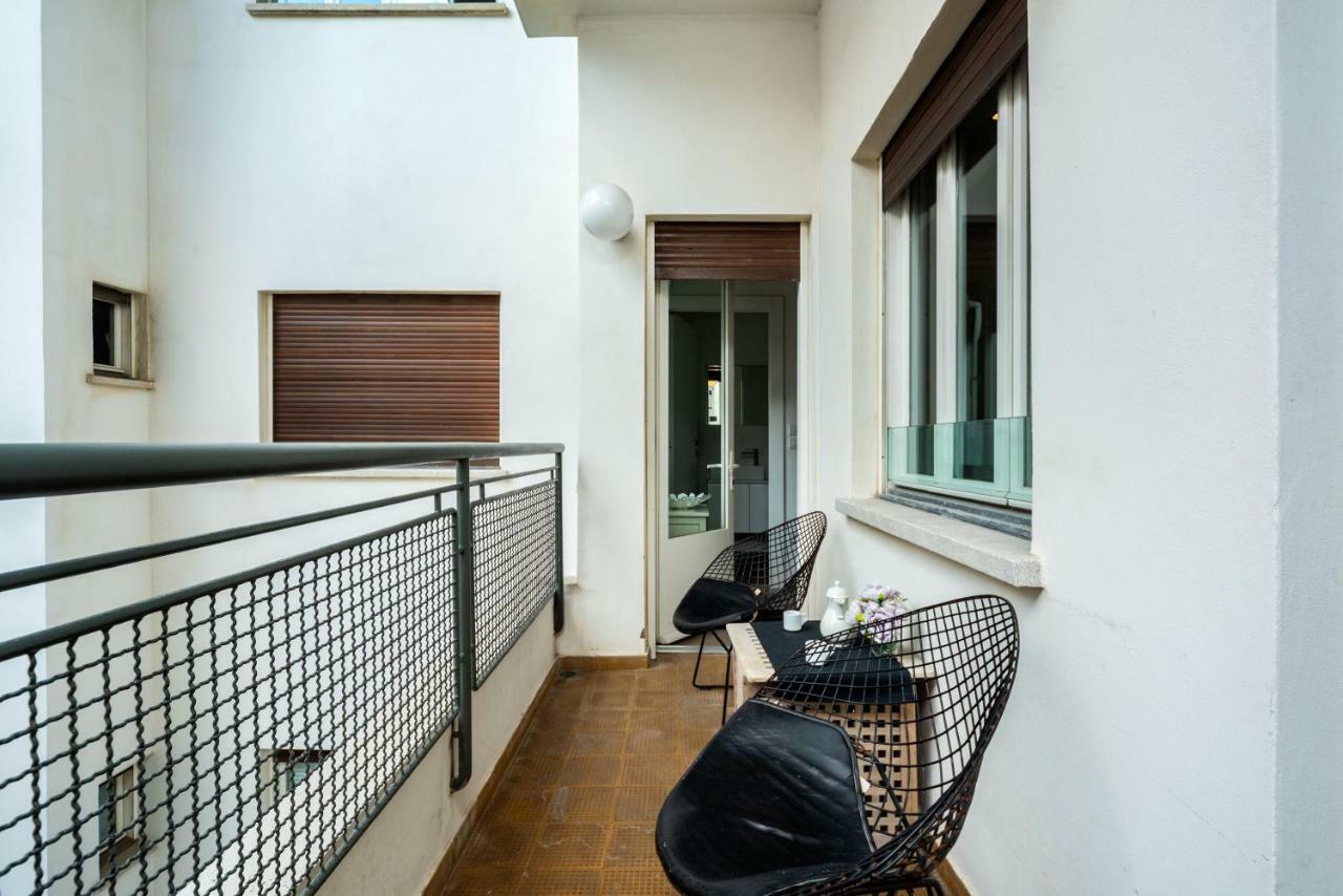Beside The Beach W Balcony By Sea N' Rent * Tel Aviv